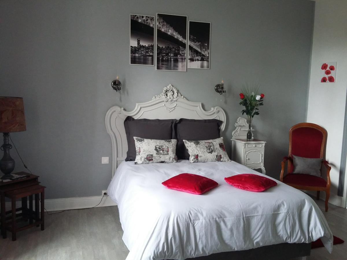 Logis Des Bessons Migron Exterior foto