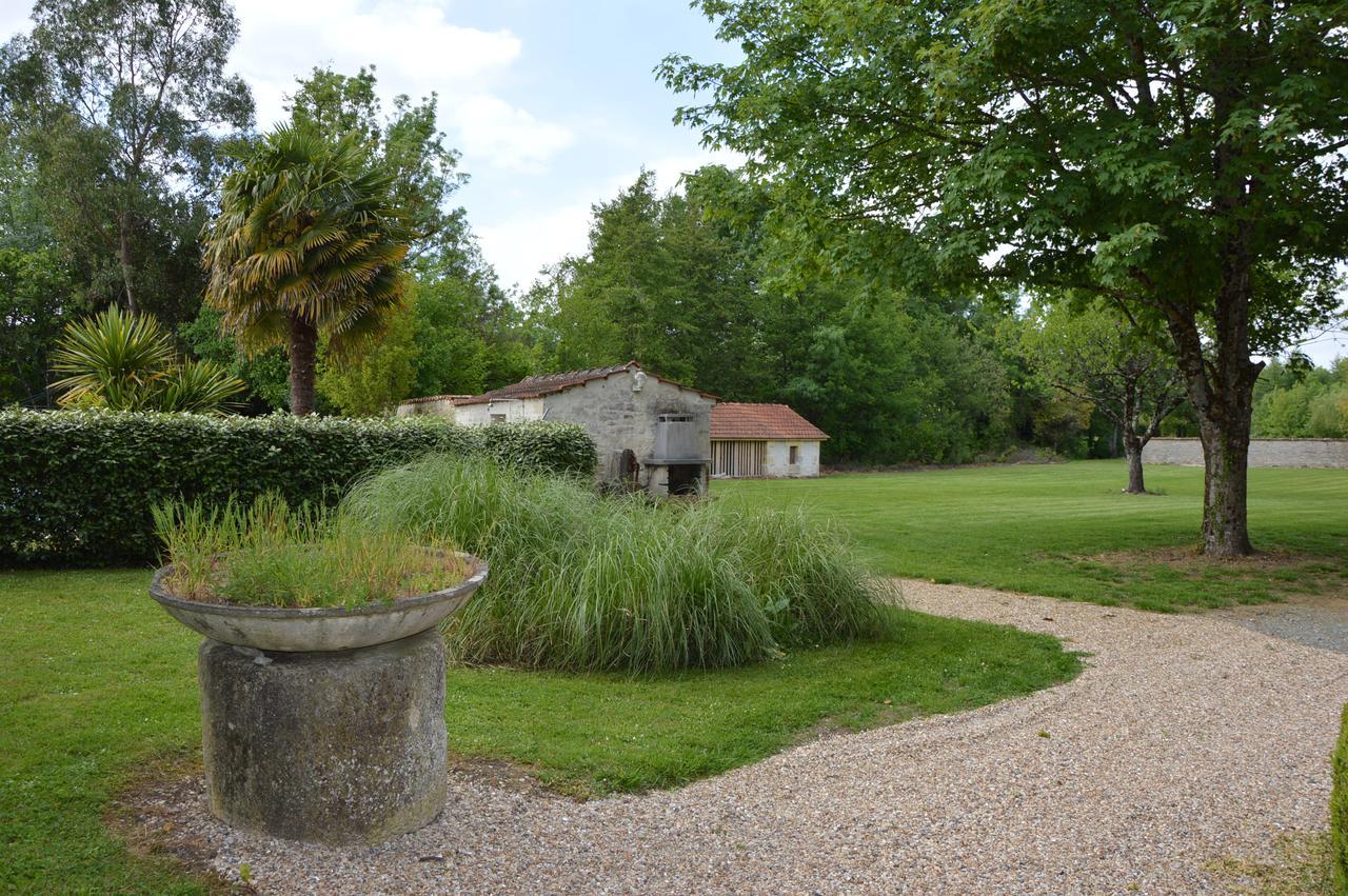 Logis Des Bessons Migron Exterior foto